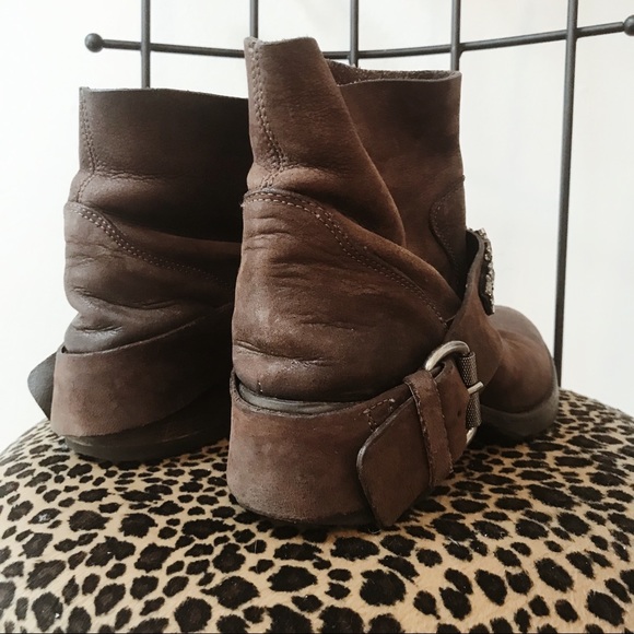 Vera Wang booties - Picture 3 of 3